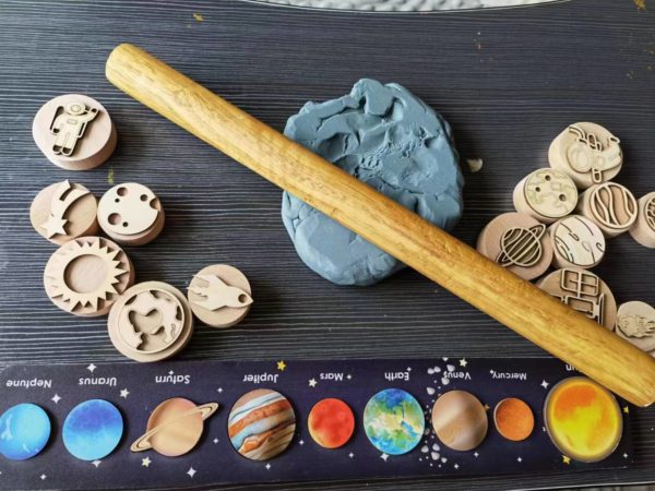 Plateau système solaire pour enfants, jouets en bois Montessori planètes spatiales jeux en argile, jouets éducatifs pour la Science du soleil et de la terre – Image 2