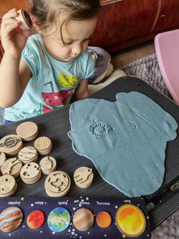 Plateau système solaire pour enfants, jouets en bois Montessori planètes spatiales jeux en argile, jouets éducatifs pour la Science du soleil et de la terre – Image 4